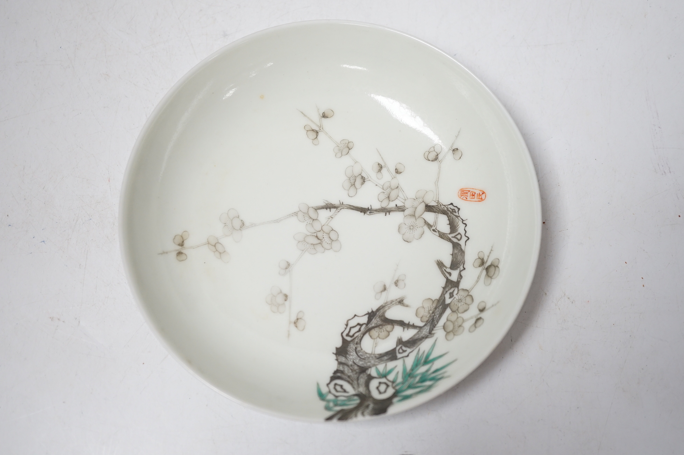 A Chinese enamelled porcelain saucer dish, Guangxu mark, 15cm diameter